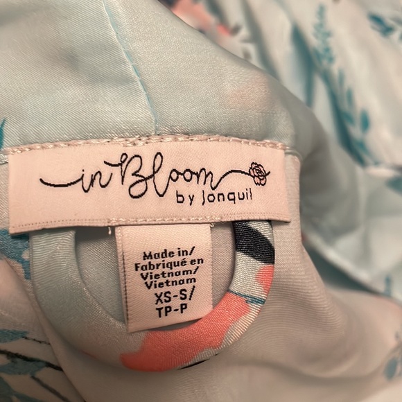 NWT—In Bloom floral robe - Picture 6 of 9